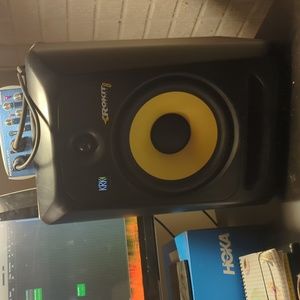 KRK ROKIT8 powered studio monitor
